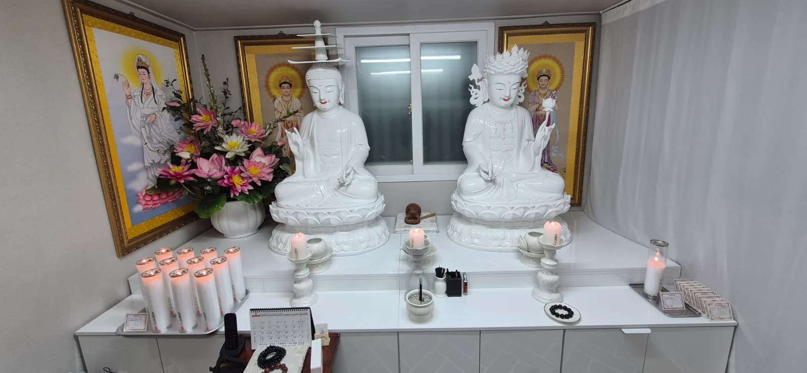 부처 보살님께서 입관해 계신 전안입니다